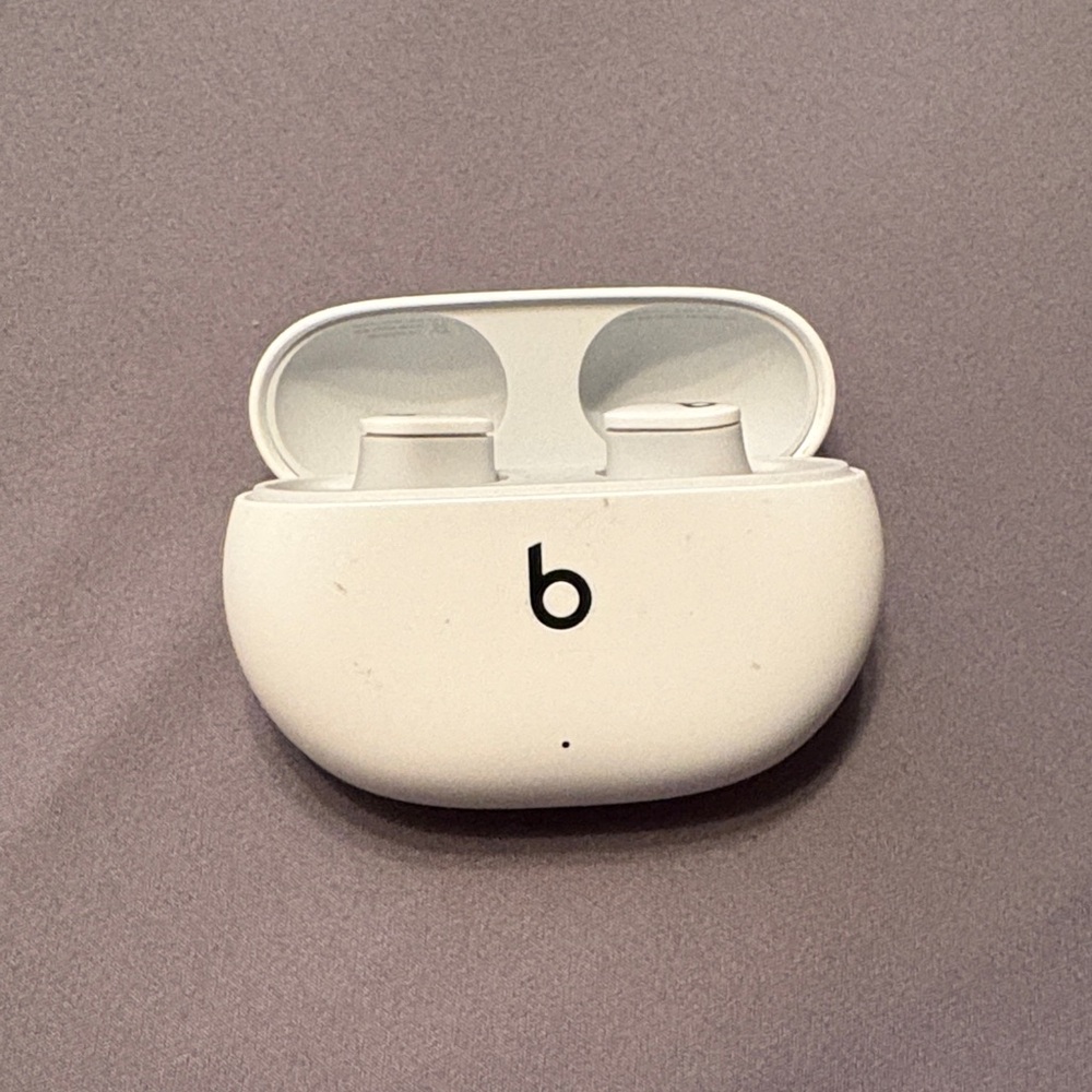 Beats by Dre Studio buds +